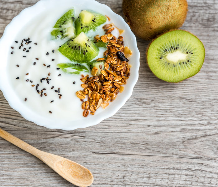 Kiwi Cream “Budwig” with smoked salmon
