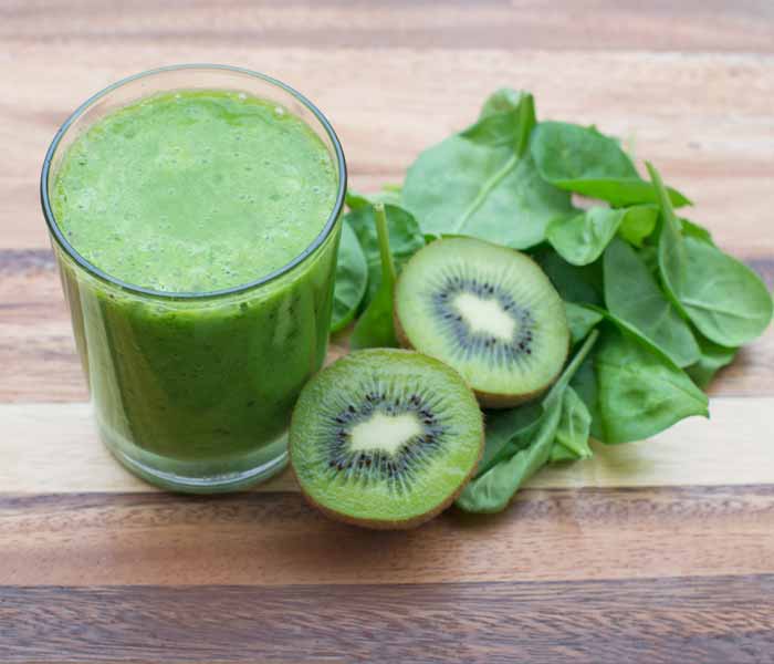 Kiwi and spinach smoothie