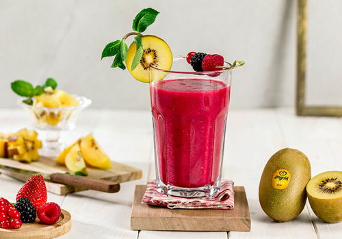 Frullato di kiwi e frutti rossi