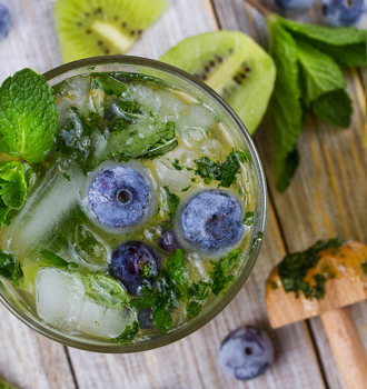 Green blueberry mojito