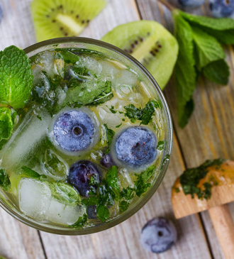 Green blueberry mojito