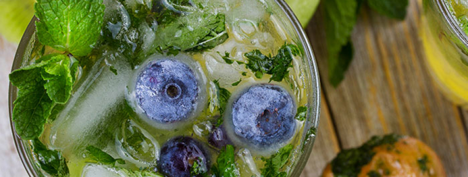 Green blueberry mojito