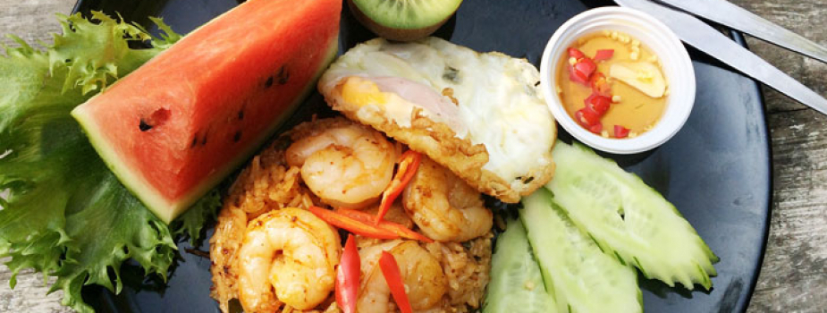 Asian passion: Garnelen mit Reis und Früchten
