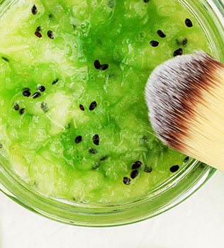 Maschera al kiwi per capelli lucenti