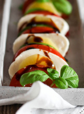 Caprese-Salat mit Kiwi