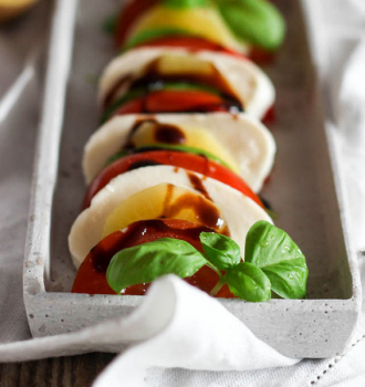 Caprese-Salat mit Kiwi