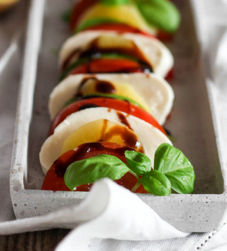 Caprese-Salat mit Kiwi