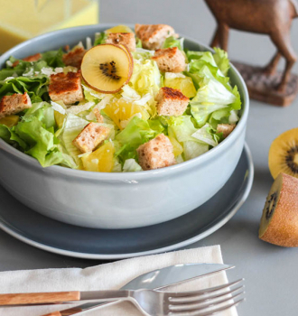 Caesar Salad con kiwi