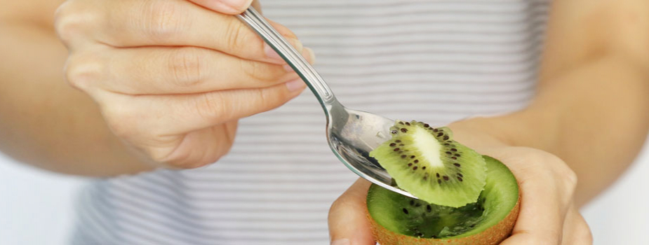 Kiwi, buccia e bon ton! Come si mangia?