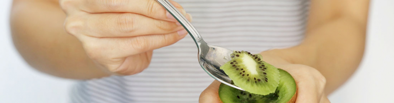 Kiwi, buccia e bon ton! Come si mangia?