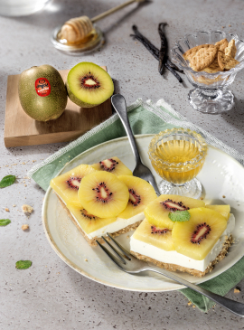 Cheesecake with red kiwi: no-bake cheesecake bars
