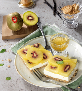 Cheesecake mit roter Kiwi: No-Bake-Cheesecake-Riegel