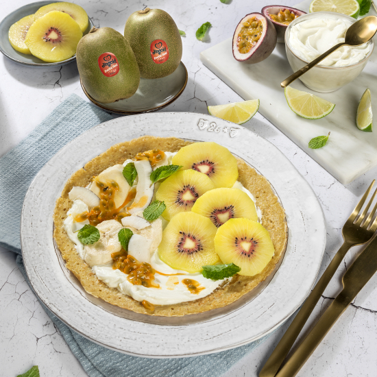 Crêpes with oat flour, red kiwi and Greek yoghurt