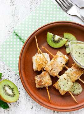Fisch-Spieße in Kiwi-Soße