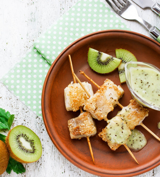 Fisch-Spieße in Kiwi-Soße