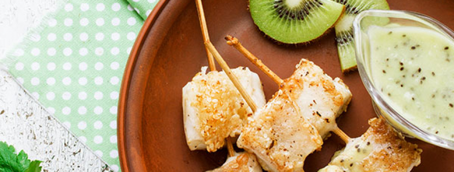 Fisch-Spieße in Kiwi-Soße