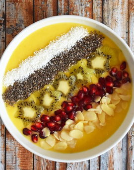 Bowl d’été à la mangue et au kiwi Bowl d’été à la mangue et au kiwi