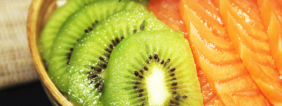 Poke bowl de kiwi y salmón