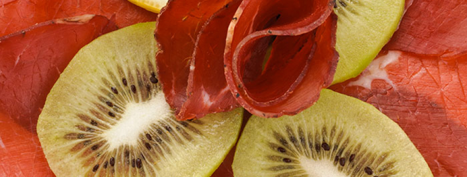 Bresaola and kiwi rolls