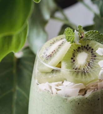 Green Smoothie: recipe with Jingold green kiwis, avocado and banana