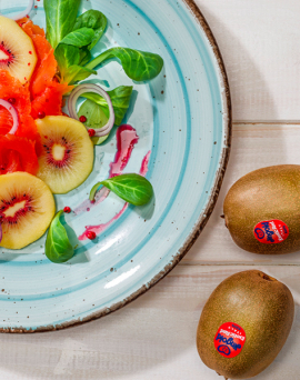 Salade de saumon fumé et kiwi rouge Salade de saumon fumé et kiwi rouge