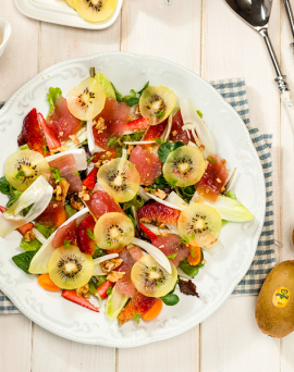 Salade d’été avec kiwis jaunes et thon Salade d’été avec kiwis jaunes et thon