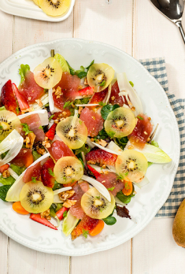Ensalada veraniega con kiwis amarillos y atún Ensalada veraniega con kiwis amarillos y atún