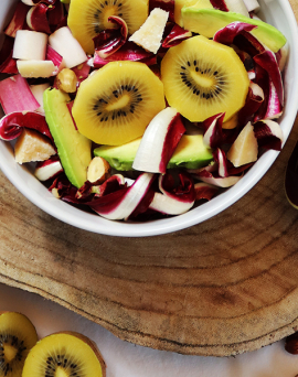 Insalata di radicchio, kiwi, noci e grana Insalata di radicchio, kiwi, noci e grana