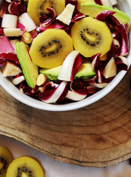 Insalata di radicchio, kiwi, noci e grana