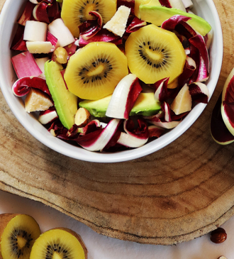 Insalata di radicchio, kiwi, noci e grana