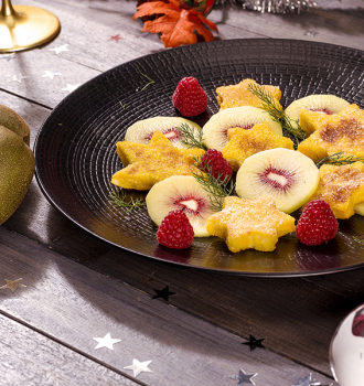 Torrijas con kiwis rojos y frambuesas