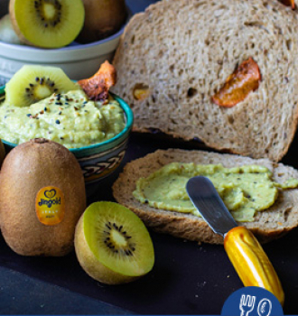 Pane ai kiwi e mandorle con hummus ai kiwi