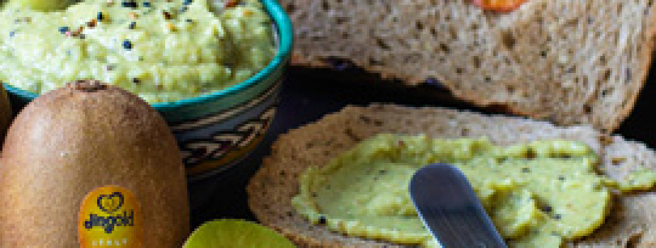 Pane ai kiwi e mandorle con hummus ai kiwi