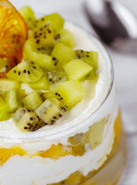 Mousse aus Ricotta mit Kiwi