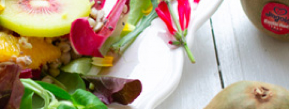 Saraceno salad con kiwi rossi