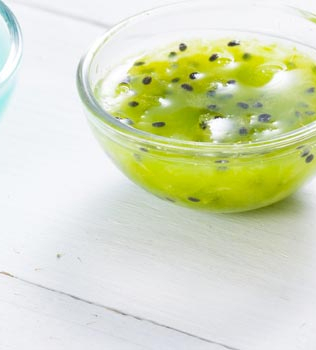 Antiossidante anti-age: lo scrub al kiwi