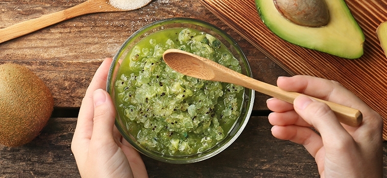 Massaggio scrub al kiwi