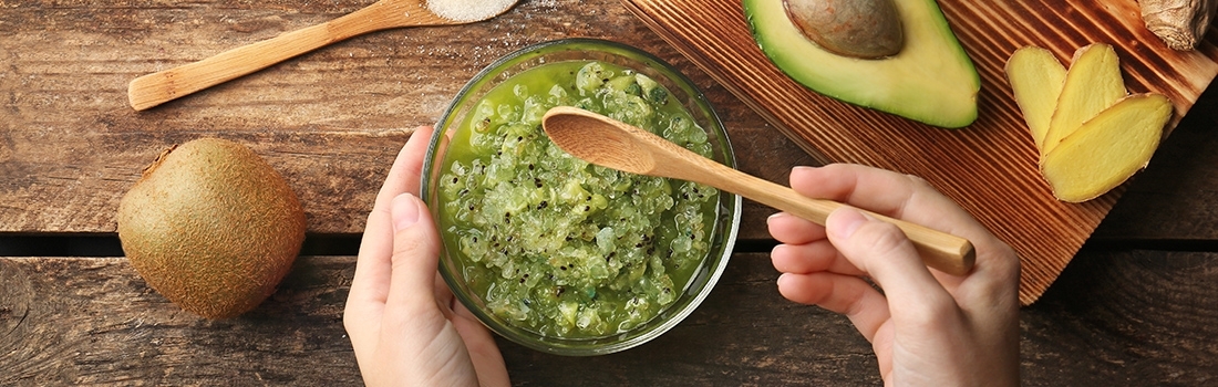 Massaggio scrub al kiwi