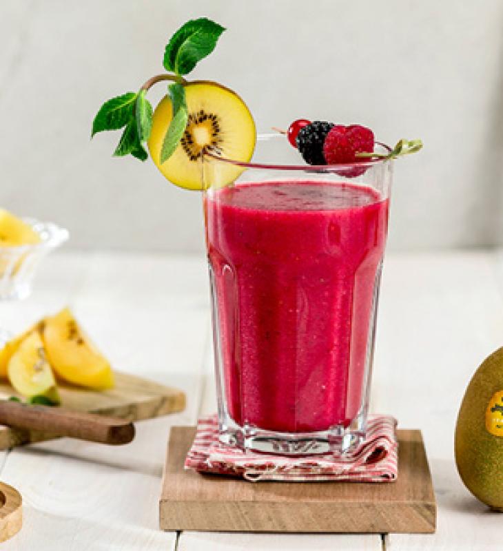Shake de Kiwi e Frutas Vermelhas Shake de Kiwi e Frutas Vermelhas