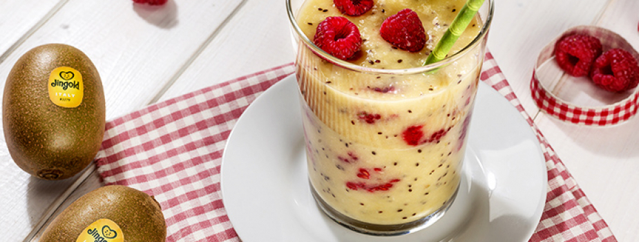 Batido de kiwis amarillos, frambuesas y piña