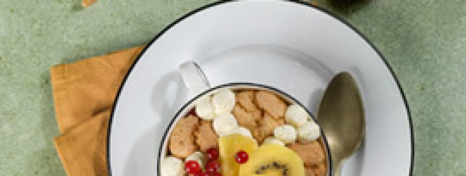 Tiramisú de kiwi amarillo sin huevo, con amaretti