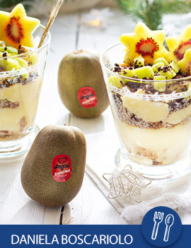 Trifle goloso ai kiwi rossi