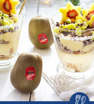 Trifle goloso ai kiwi rossi