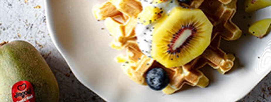 Waffle con yogurt e kiwi