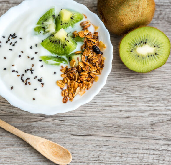 Kiwi Cream “Budwig” with smoked salmon