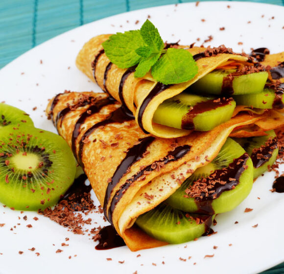 Crepes de chocolate con kiwis