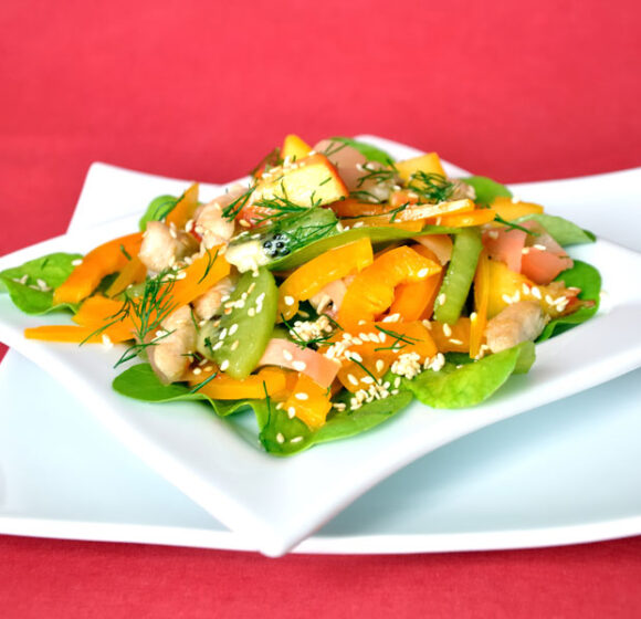 Straccetti di pollo kiwi e valeriana