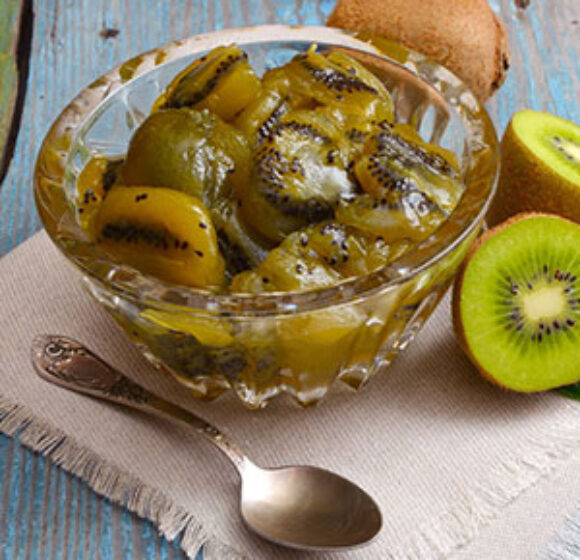 Composta fresca di kiwi all’erba cedrina e Robiola