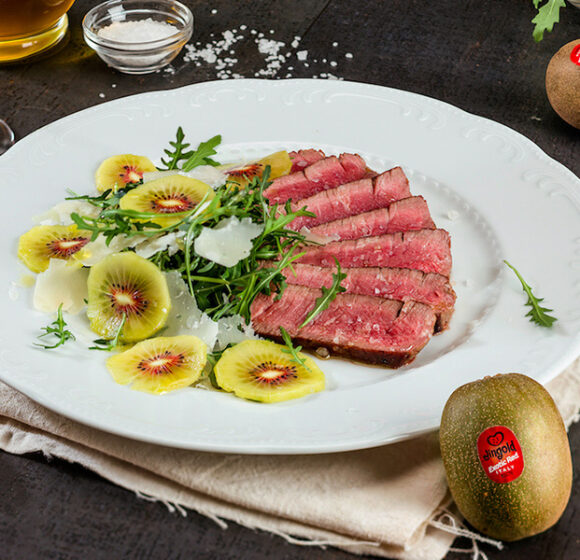 Sliced beef with rocket
